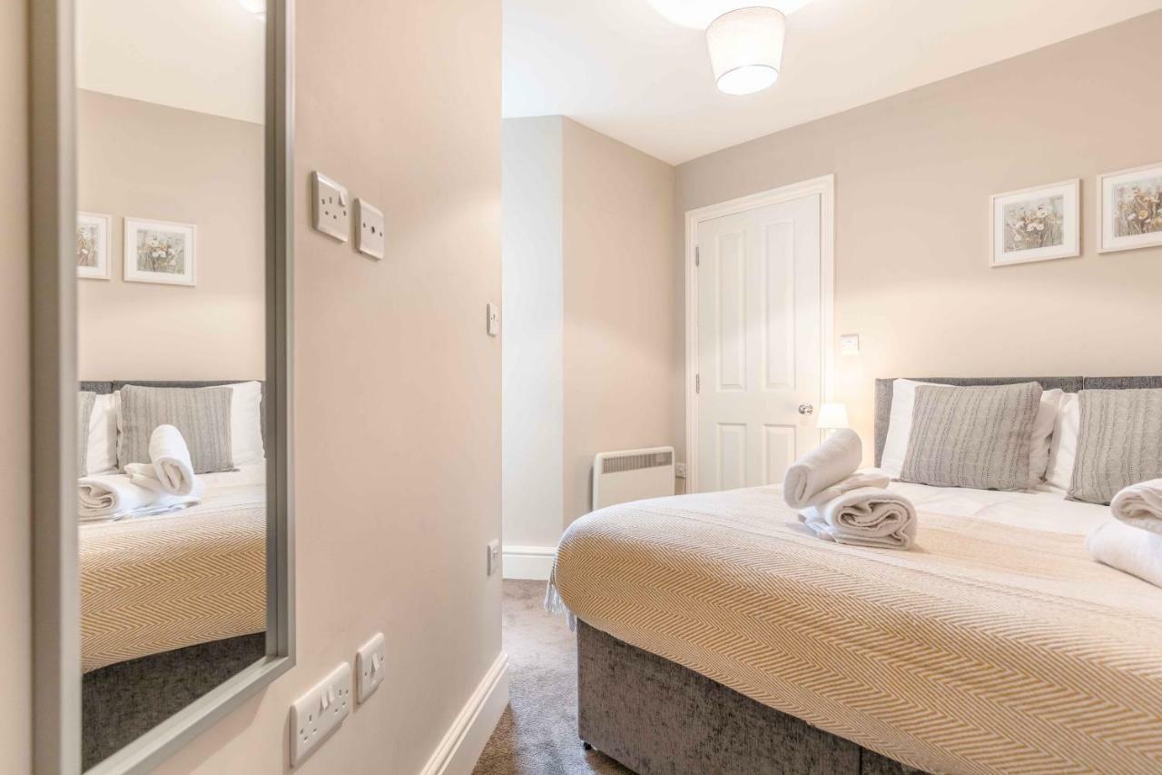 Modern Apartment Within Short Walk Of The Castle, High Street And Long Walk - Free Parking ウィンザー エクステリア 写真
