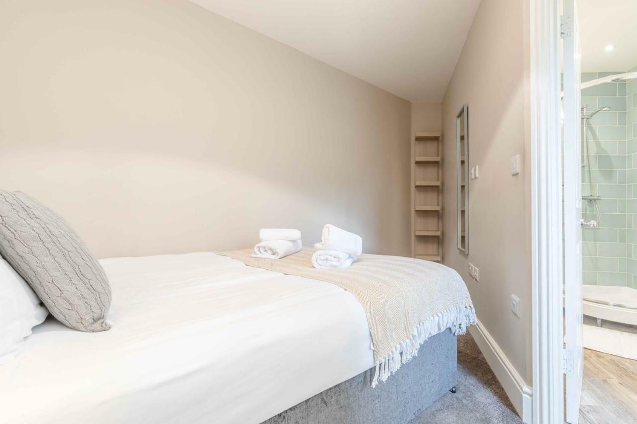 Modern Apartment Within Short Walk Of The Castle, High Street And Long Walk - Free Parking ウィンザー エクステリア 写真