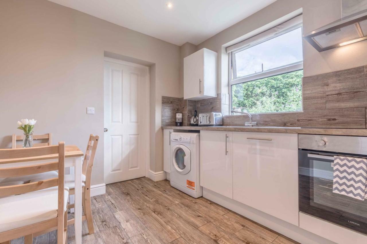 Modern Apartment Within Short Walk Of The Castle, High Street And Long Walk - Free Parking ウィンザー エクステリア 写真