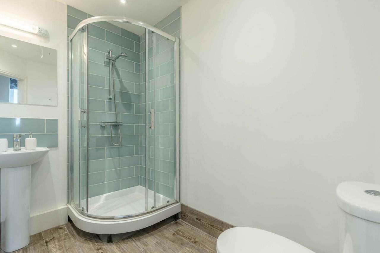 Modern Apartment Within Short Walk Of The Castle, High Street And Long Walk - Free Parking ウィンザー エクステリア 写真