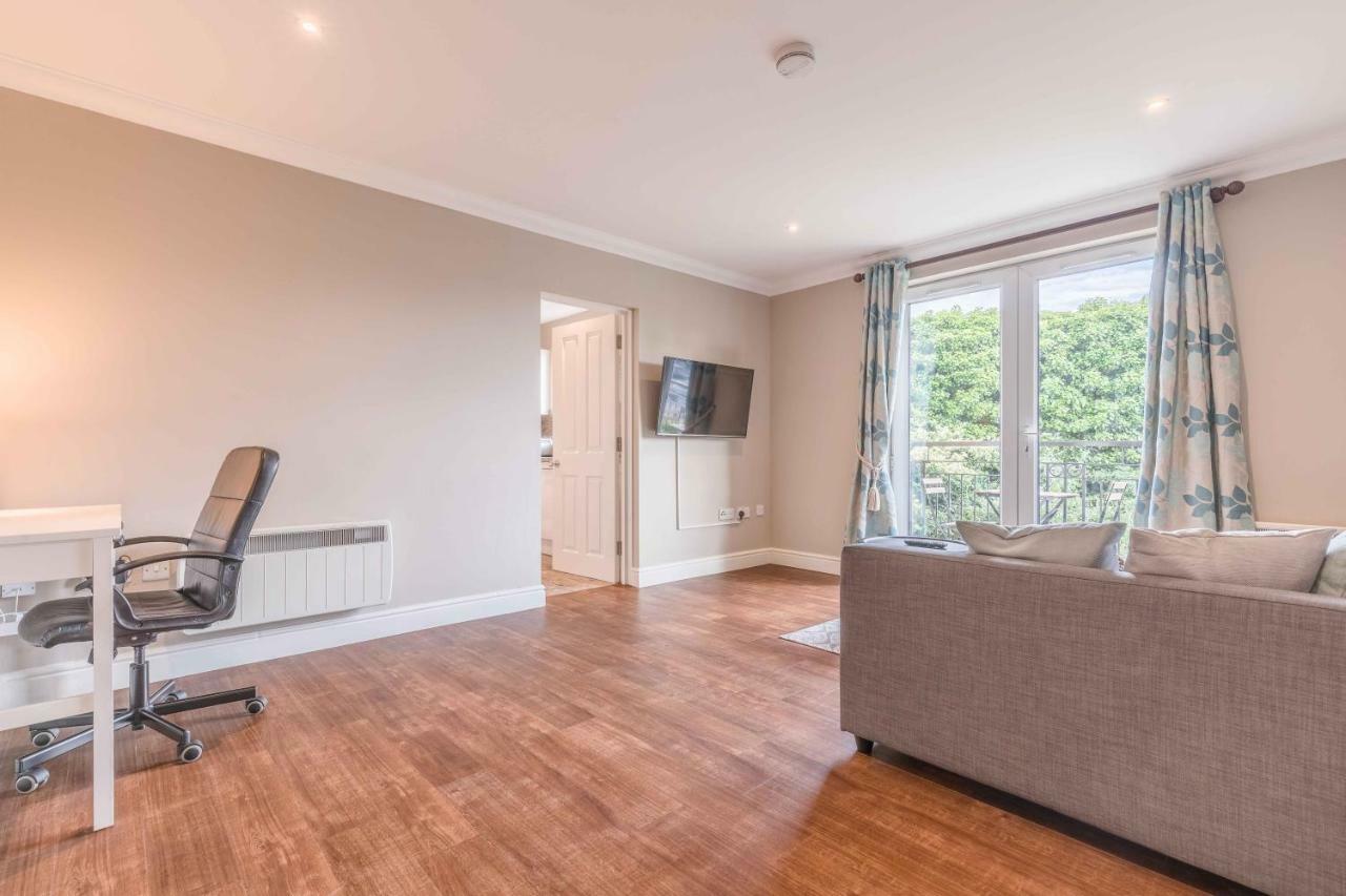 Modern Apartment Within Short Walk Of The Castle, High Street And Long Walk - Free Parking ウィンザー エクステリア 写真
